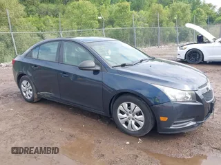 2014 Chevrolet Cruze LS z VIN 1G1PA5SG3E7286517, wystawiony jako IAAI lot #42427439 z przebiegiem 189 364 mil mil oraz . Historia ofert i sprzedaży dostępna na DreamBid. Obrazek 1.