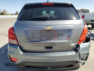 2020 Chevrolet Trax LS z VIN 3GNCJNSB3LL276516, wystawiony jako Copart lot #52796185 z przebiegiem 70 701 mil mil oraz Szkoda całkowita • Salvage title. Historia ofert i sprzedaży dostępna na DreamBid. Obrazek 6.