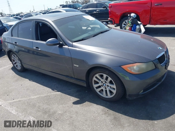 2007 BMW 3 Series 328i z VIN WBAVA37527NL17651, wystawiony jako IAAI lot #42277978 z przebiegiem 213 887 mil mil oraz . Historia ofert i sprzedaży dostępna na DreamBid. Obrazek 1.