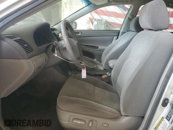 2005 Toyota Camry STD z VIN 4T1BE32K75U044292, wystawiony jako Copart lot #55299475 z przebiegiem 200 449 mil mil oraz Szkoda całkowita • Salvage title. Historia ofert i sprzedaży dostępna na DreamBid. Obrazek 7.