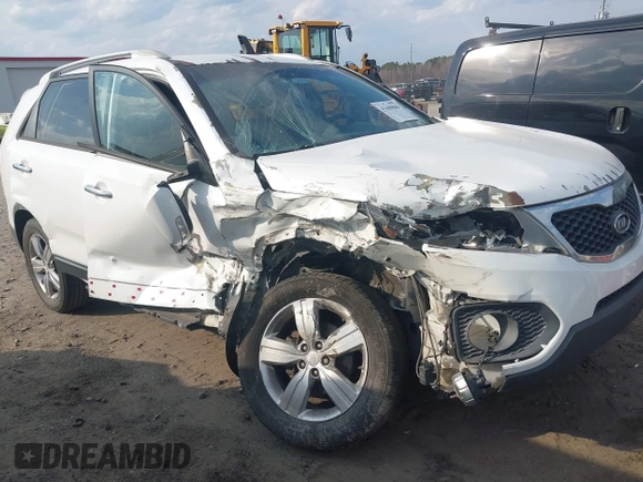 2013 Kia Sorento EX with VIN 5XYKU3A68DG333340, listed as a IAAI auction lot 41680880 with 207,570 mi miles. Bid and sale history available at carsss.com. Image 6.