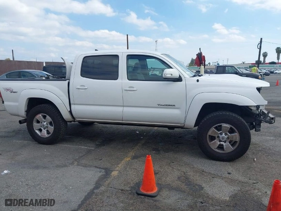 2013 Toyota Tacoma with VIN 3TMLU4EN8DM103635, listed as a IAAI auction lot 41893832 with 198,290 mi miles. Bid and sale history available at carsss.com. Image 13.
