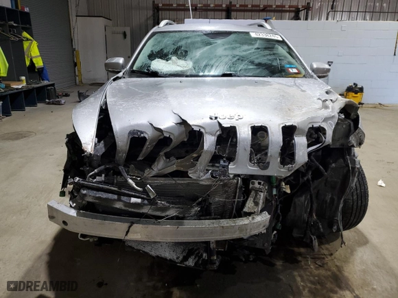 2016 Jeep Cherokee Latitude with VIN 1C4PJMCS5GW345807, listed as a Copart auction lot 42338245 with 96,460 mi miles and Salvage Title. Bid and sale history available at carsss.com. Image 5.