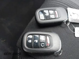 2025 Honda Civic Sport z VIN 2HGFE2F5XSH561073, wystawiony jako IAAI lot #41979103 z przebiegiem 1819 mil mil oraz . Historia ofert i sprzedaży dostępna na DreamBid. Obrazek 11.