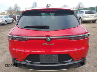 2024 Alfa Romeo Tonale Ti z VIN ZASPATCW8R3058676, wystawiony jako IAAI lot #41743432 z przebiegiem 7985 mil mil oraz . Historia ofert i sprzedaży dostępna na DreamBid. Obrazek 16.