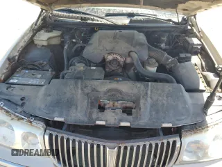 2002 Lincoln Town Car Cartier z VIN 1LNHM83W72Y617952, wystawiony jako Copart lot #50666275 z przebiegiem 238 169 mil mil oraz Czysty tytuł • Clean title. Historia ofert i sprzedaży dostępna na DreamBid. Obrazek 11.