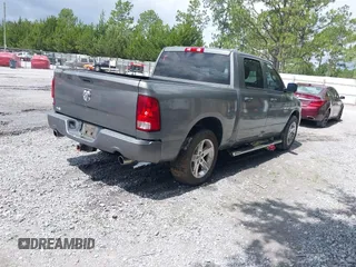 2013 Ram 1500 Express z VIN 1C6RR6KT2DS562992, wystawiony jako IAAI lot #42345919 z przebiegiem 246 114 mil mil oraz . Historia ofert i sprzedaży dostępna na DreamBid. Obrazek 4.