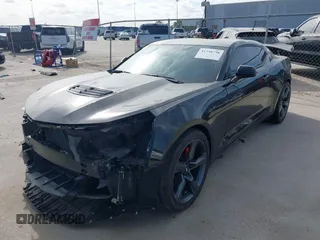 2017 Chevrolet Camaro 2SS z VIN 1G1FH1R76H0102061, wystawiony jako IAAI lot #41738738 z przebiegiem 86 099 mil mil oraz . Historia ofert i sprzedaży dostępna na DreamBid. Obrazek 2.