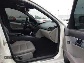 2008 Mercedes-Benz C 300 Sport z VIN WDDGF54X48R014482, wystawiony jako IAAI lot #41798188 z przebiegiem 140 179 mil mil oraz . Historia ofert i sprzedaży dostępna na DreamBid. Obrazek 5.