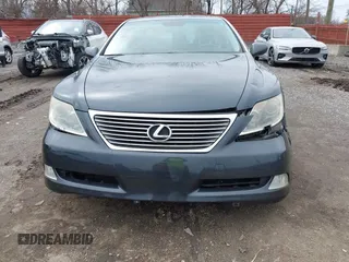 2007 Lexus LS 460 with VIN JTHBL46F975032735, listed as a IAAI auction lot 41952569 with 177,038 mi miles. Bid and sale history available at carsss.com. Image 12.
