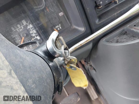 1990 Ford Econoline Cargo z VIN 1FTDE14Y4LHA18080, wystawiony jako IAAI lot #42324693 z przebiegiem Nie podano mil oraz . Historia ofert i sprzedaży dostępna na DreamBid. Obrazek 11.