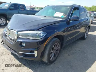 2015 BMW X5 xDrive50i z VIN 5UXKR6C58F0J78920, wystawiony jako IAAI lot #42053507 z przebiegiem 130 372 mil mil oraz . Historia ofert i sprzedaży dostępna na DreamBid. Obrazek 2.