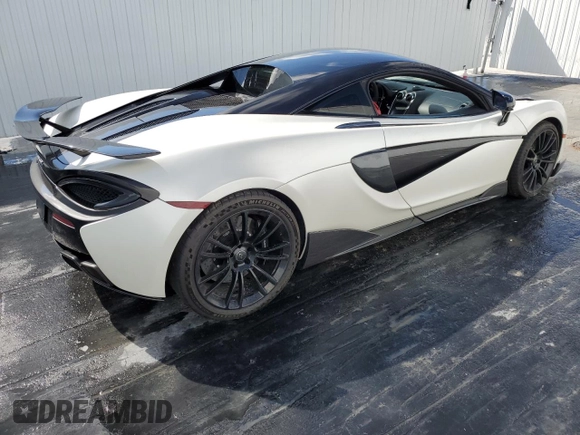 2016 McLaren 570S z VIN SBM13DAA3GW001071, wystawiony jako Copart lot #43108715 z przebiegiem Nie podano mil oraz Szkody całkowita. Historia ofert i sprzedaży dostępna na DreamBid. Obrazek 3.