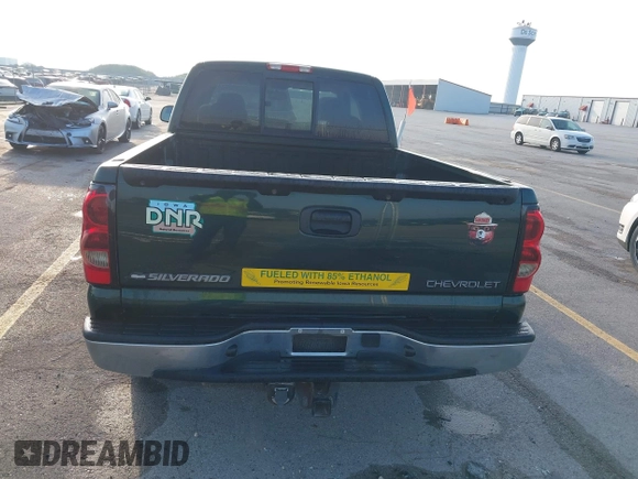 2005 Chevrolet Silverado 1500 LS z VIN 1GCEC19Z45Z290847, wystawiony jako IAAI lot #42400070 z przebiegiem 110 513 mil mil oraz . Historia ofert i sprzedaży dostępna na DreamBid. Obrazek 6.