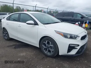 2020 Kia Forte LXS z VIN 3KPF24ADXLE245073, wystawiony jako IAAI lot #42187145 z przebiegiem 44 617 mil mil oraz . Historia ofert i sprzedaży dostępna na DreamBid. Obrazek 1.