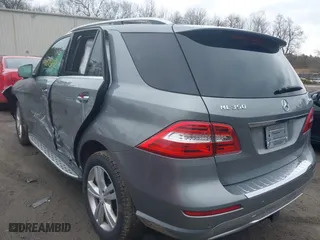 2014 Mercedes-Benz M-Class ML 350 with VIN 4JGDA5HB2EA274377, listed as a IAAI auction lot 42023848 with 126,840 mi miles. Bid and sale history available at carsss.com. Image 3.