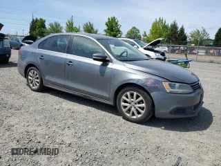 2013 Volkswagen Jetta SE with VIN 3VWDP7AJXDM281723, listed as a Copart auction lot 57235725 with 128,157 mi miles and Salvage title. Bid and sale history available at DreamBid. Image 4.
