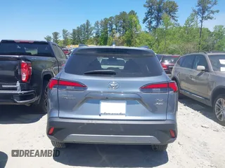 2023 Toyota Corolla Cross XLE z VIN 7MUDAABG7PV049417, wystawiony jako IAAI lot #42037055 z przebiegiem 28 325 mil mil oraz . Historia ofert i sprzedaży dostępna na DreamBid. Obrazek 16.