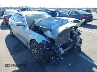 2019 BMW 5 Series 530i xDrive z VIN WBAJA7C59KG909704, wystawiony jako IAAI lot #41740440 z przebiegiem Nie podano mil oraz . Historia ofert i sprzedaży dostępna na DreamBid. Obrazek 6.