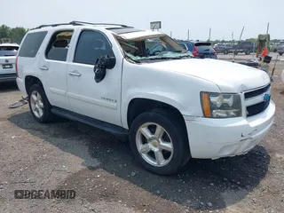 2008 Chevrolet Tahoe 3LT z VIN 1GNFC13098R136015, wystawiony jako IAAI lot #42389952 z przebiegiem 218 826 mil mil oraz . Historia ofert i sprzedaży dostępna na DreamBid. Obrazek 1.