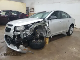 2015 Chevrolet Cruze LS z VIN 1G1PA5SH7F7157383, wystawiony jako Copart lot #55238635 z przebiegiem 117 547 mil mil oraz Czysty tytuł • Clean title. Historia ofert i sprzedaży dostępna na DreamBid. Obrazek 1.