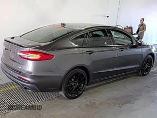 2020 Ford Fusion SE z VIN 3FA6P0HD6LR189762, wystawiony jako IAAI lot #42780149 z przebiegiem 51 099 mil mil oraz . Historia ofert i sprzedaży dostępna na DreamBid. Obrazek 5.