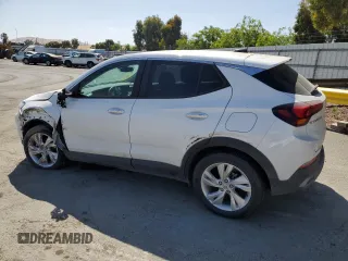 2024 Buick Encore GX Preferred z VIN KL4AMBS24RB079784, wystawiony jako Copart lot #61020865 z przebiegiem 13 290 mil mil oraz Czysty tytuł • Clean title. Historia ofert i sprzedaży dostępna na DreamBid. Obrazek 2.