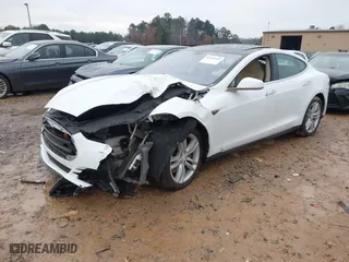 2013 Tesla Model S with VIN 5YJSA1CN6DFP22955, listed as a IAAI auction lot 41043143 with 86,346 mi miles. Bid and sale history available at carsss.com. Image 16.