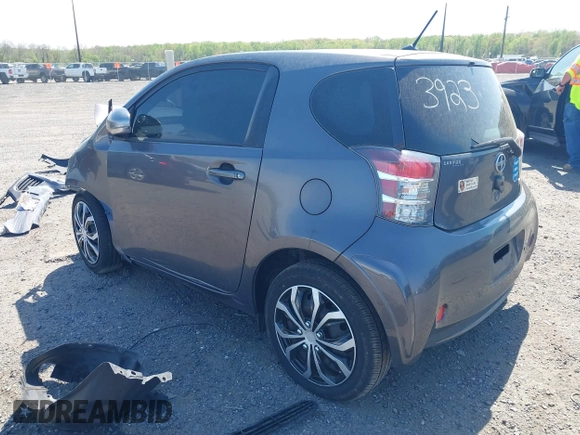2012 Scion iQ z VIN JTNJJXB0XCJ013923, wystawiony jako IAAI lot #42109295 z przebiegiem 119 937 mil mil oraz . Historia ofert i sprzedaży dostępna na DreamBid. Obrazek 3.