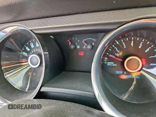 2014 Ford Mustang V6 z VIN 1ZVBP8AM3E5224293, wystawiony jako Copart lot #61583305 z przebiegiem 174 169 mil mil oraz Szkoda całkowita • Salvage title. Historia ofert i sprzedaży dostępna na DreamBid. Obrazek 9.