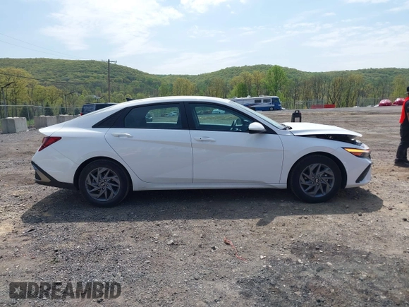 2024 Hyundai Elantra SEL with VIN KMHLM4DG5RU641629, listed as a IAAI auction lot 42137743 with 34,881 mi miles and . Bid and sale history available at DreamBid. Image 13.