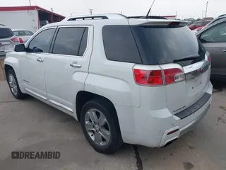 2013 GMC Terrain Denali z VIN 2GKALYEK2D6146776, wystawiony jako IAAI lot #42294845 z przebiegiem 142 512 mil mil oraz . Historia ofert i sprzedaży dostępna na DreamBid. Obrazek 3.
