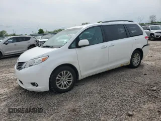 2013 Toyota Sienna XLE AAS z VIN 5TDYK3DC6DS361223, wystawiony jako Copart lot #58565615 z przebiegiem 174 588 mil mil oraz Szkoda całkowita • Salvage title. Historia ofert i sprzedaży dostępna na DreamBid. Obrazek 1.