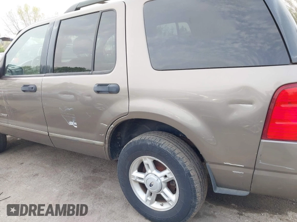 2005 Ford Explorer XLT z VIN 1FMZU63E95UB09607, wystawiony jako IAAI lot #42064379 z przebiegiem 192 117 mil mil oraz . Historia ofert i sprzedaży dostępna na DreamBid. Obrazek 6.