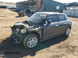 2015 MINI Hardtop 4 Door S z VIN WMWXU3C54F2B57524, wystawiony jako Copart lot #45296125 z przebiegiem 56 001 mil mil oraz Szkody całkowita. Historia ofert i sprzedaży dostępna na DreamBid. Obrazek 1.