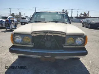 1982 Mercedes-Benz 300 with VIN WDBAB33A5CB001849, listed as a Copart auction lot 72214714 with 202,259 mi miles and Salvage Title. Bid and sale history available at carsss.com. Image 5.