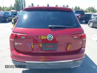 2018 Volkswagen Tiguan SEL z VIN 3VV3B7AX1JM214734, wystawiony jako IAAI lot #42473627 z przebiegiem 79 152 mil mil oraz . Historia ofert i sprzedaży dostępna na DreamBid. Obrazek 16.