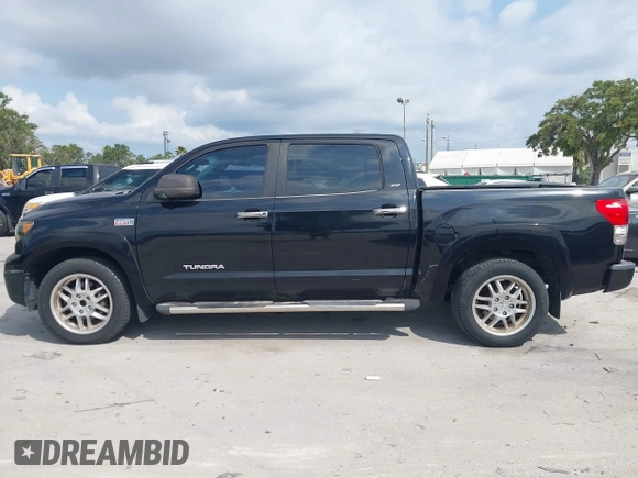 2008 Toyota Tundra z VIN 5TBEV541X8S482775, wystawiony jako IAAI lot #42225319 z przebiegiem 177 683 mil mil oraz . Historia ofert i sprzedaży dostępna na DreamBid. Obrazek 14.