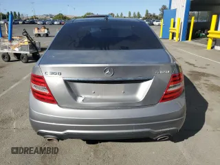2013 Mercedes-Benz C 300 Sport z VIN WDDGF8AB6DA816602, wystawiony jako Copart lot #59188125 z przebiegiem 158 834 mil mil oraz Czysty tytuł • Clean title. Historia ofert i sprzedaży dostępna na DreamBid. Obrazek 6.