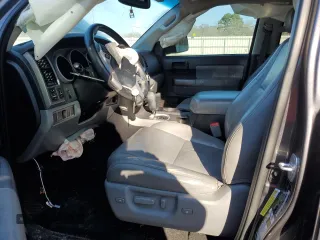2016 Toyota Sequoia SR5 with VIN 5TDBW5G19GS142762, listed as a Copart auction lot 45338645 with 212,328 mi miles and Salvage Title. Bid and sale history available at carsss.com. Image 7.