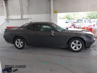 2018 Dodge Challenger SXT z VIN 2C3CDZAG5JH339596, wystawiony jako IAAI lot #42343718 z przebiegiem 62 113 mil mil oraz . Historia ofert i sprzedaży dostępna na DreamBid. Obrazek 14.