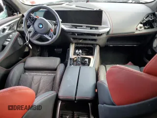 2024 BMW XM Label Red z VIN 5YM33CS05R9U30609, wystawiony jako Copart lot #54162814 z przebiegiem Nie podano mil oraz Szkody całkowita. Historia ofert i sprzedaży dostępna na DreamBid. Obrazek 8.