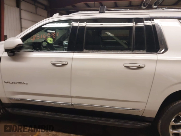 2021 GMC Yukon XL SLT with VIN 1GKS2GKD2MR428489, listed as a IAAI auction lot 41516581 with 69,472 mi miles. Bid and sale history available at carsss.com. Image 14.