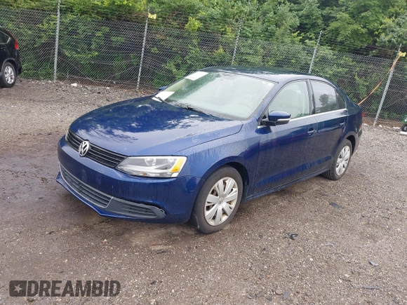 2013 Volkswagen Jetta SE with VIN 3VWDP7AJ4DM447010, listed as a IAAI auction lot 42371303 with 141,031 mi miles and . Bid and sale history available at DreamBid. Image 2.