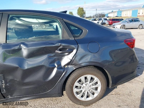 2021 Kia Forte LXS with VIN 3KPF24AD9ME301716, listed as a IAAI auction lot 40767290 with 1 mi miles. Bid and sale history available at carsss.com. Image 19.