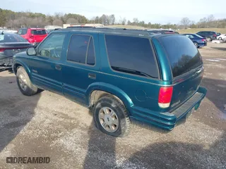 1997 Oldsmobile Bravada with VIN 1GHDT13W9V2705528, listed as a IAAI auction lot 41583837 with 284,281 mi miles. Bid and sale history available at carsss.com. Image 3.