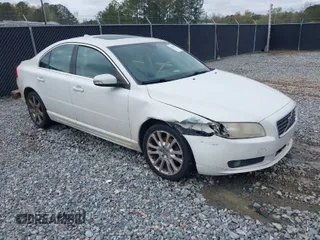 2008 Volvo S80 3.2L with VIN YV1AS982781059118, listed as a IAAI auction lot 41868957 with 185,529 mi miles. Bid and sale history available at carsss.com. Image 1.