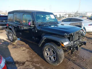 2022 Jeep Wrangler Unlimited Sport S with VIN 1C4HJXDG5NW135060, listed as a IAAI auction lot 41738841 with 33,322 mi miles. Bid and sale history available at carsss.com. Image 1.