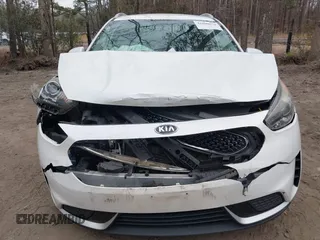 2018 Kia Niro LX with VIN KNDCB3LC5J5204859, listed as a IAAI auction lot 41800970 with 131,040 mi miles. Bid and sale history available at carsss.com. Image 6.
