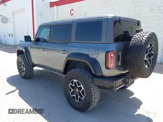 2023 Ford Bronco z VIN 1FMEE5DP8PLA91454, wystawiony jako IAAI lot #42805631 z przebiegiem 49 354 mil mil oraz . Historia ofert i sprzedaży dostępna na DreamBid. Obrazek 3.